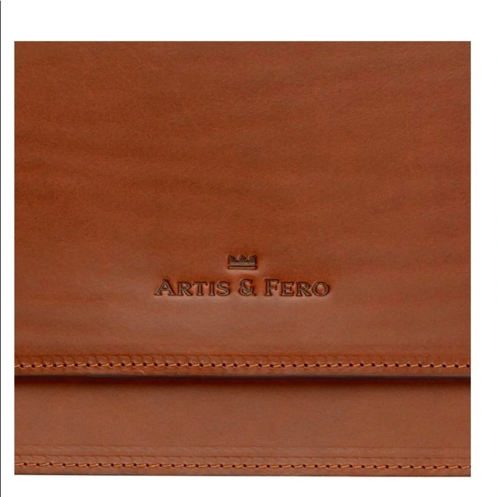 NWT Artis & Fero Brown Leather Messenger Bag